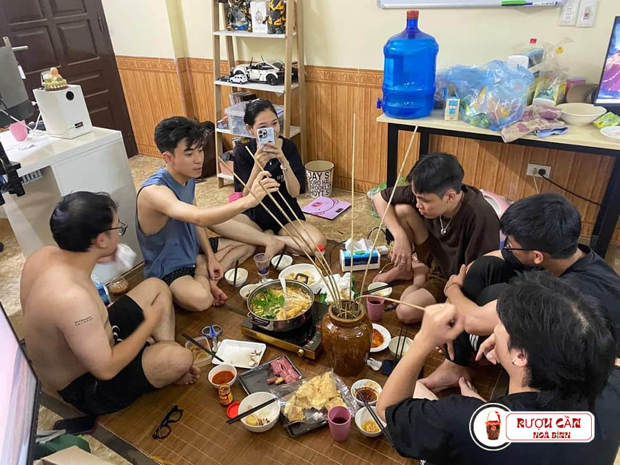 Rượu cần phù hợp uống liên hoan, tụ tập, quây quần